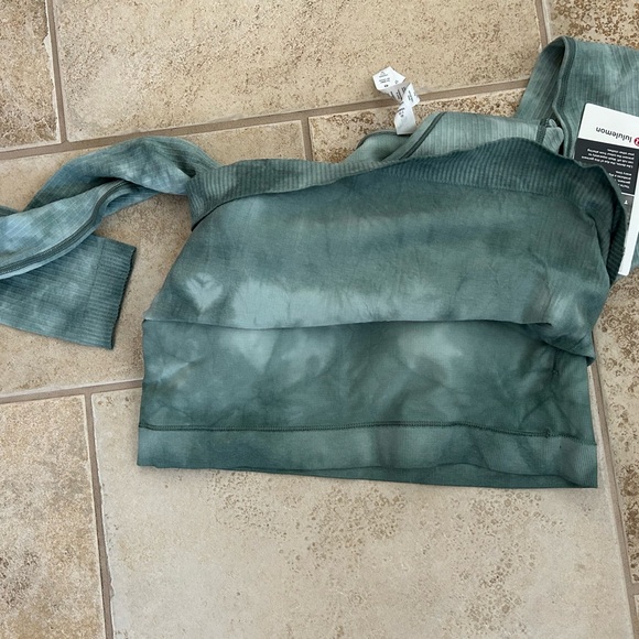 Lululemon Long Sleeve crop Top, size 10, Green marble tye dye, Bra with Padding - Picture 5 of 9